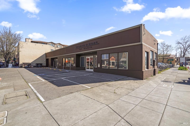 902 Lincoln Avenue