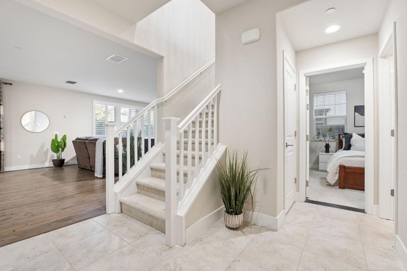633 W Waterman Drive