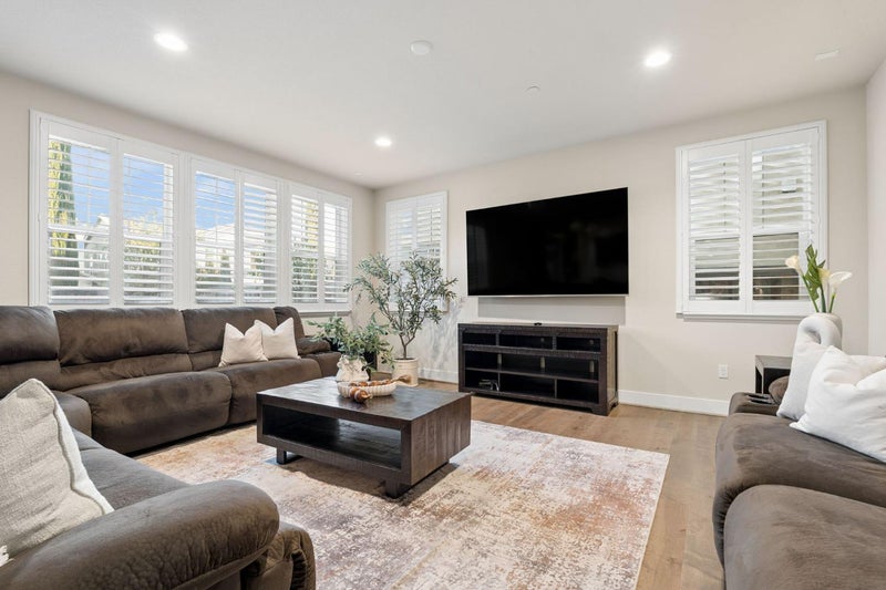 633 W Waterman Drive