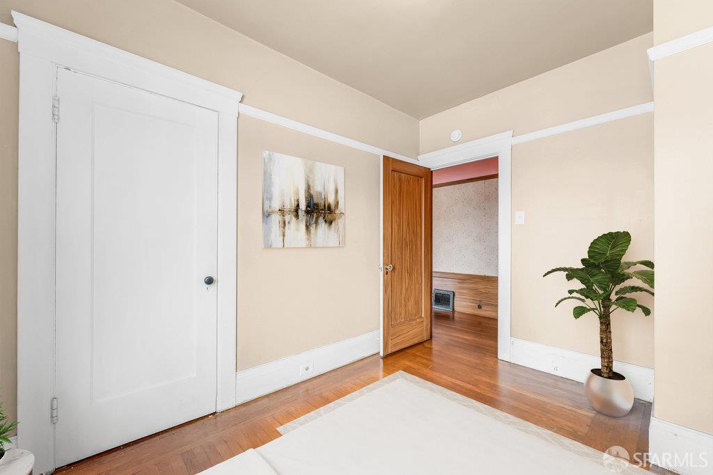 San Francisco, California 94112, United States, 3 Bedrooms Bedrooms, ,2 BathroomsBathrooms,Residential,Active,179063