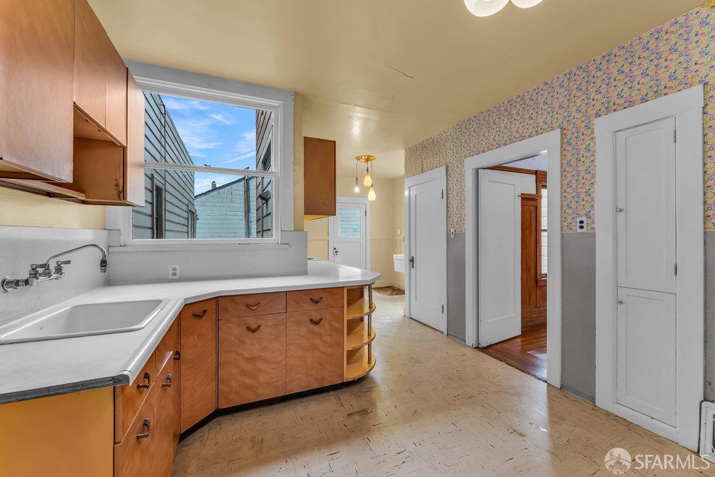 San Francisco, California 94112, United States, 3 Bedrooms Bedrooms, ,2 BathroomsBathrooms,Residential,Active,179063