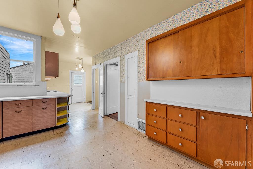 San Francisco, California 94112, United States, 3 Bedrooms Bedrooms, ,2 BathroomsBathrooms,Residential,Active,179063