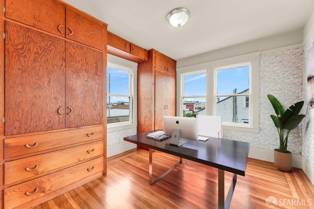 San Francisco, California 94112, United States, 3 Bedrooms Bedrooms, ,2 BathroomsBathrooms,Residential,Active,179063