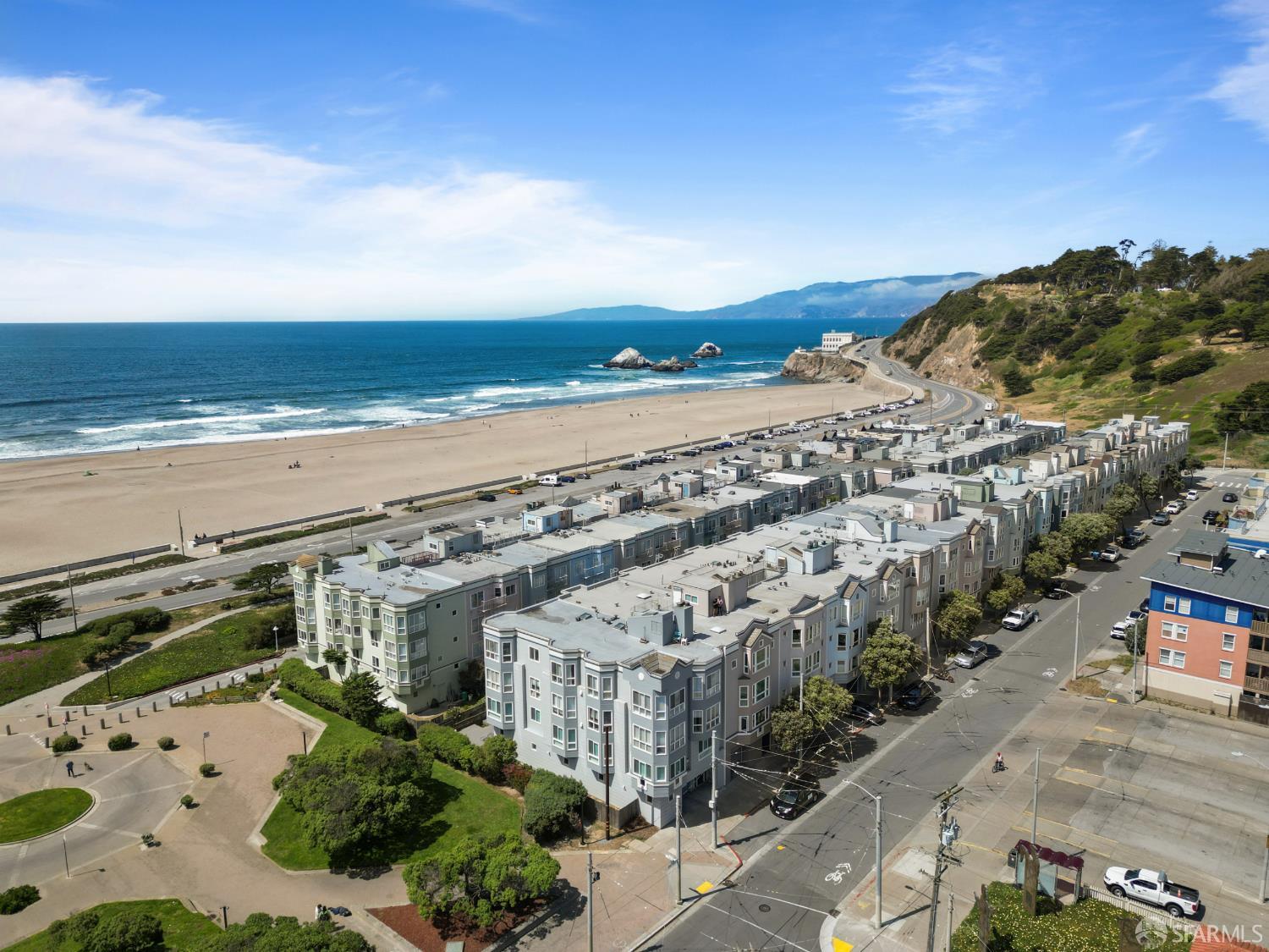 795 La Playa Street 3