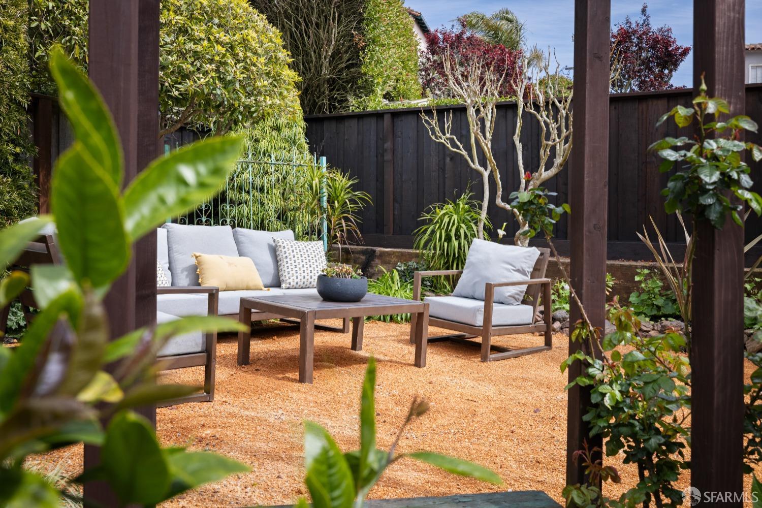 San Francisco, California 94127, United States, 3 Bedrooms Bedrooms, ,3 BathroomsBathrooms,Residential,Pending,101579