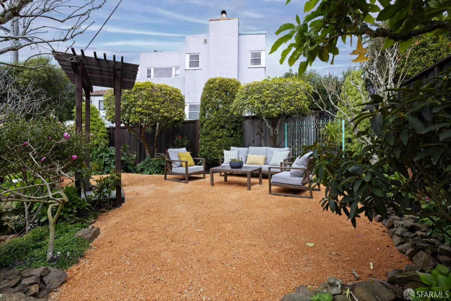 San Francisco, California 94127, United States, 3 Bedrooms Bedrooms, ,3 BathroomsBathrooms,Residential,Pending,101579