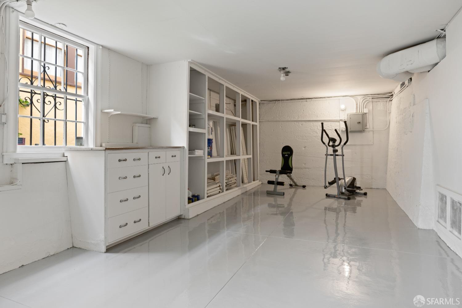 San Francisco, California 94127, United States, 3 Bedrooms Bedrooms, ,3 BathroomsBathrooms,Residential,Pending,101579