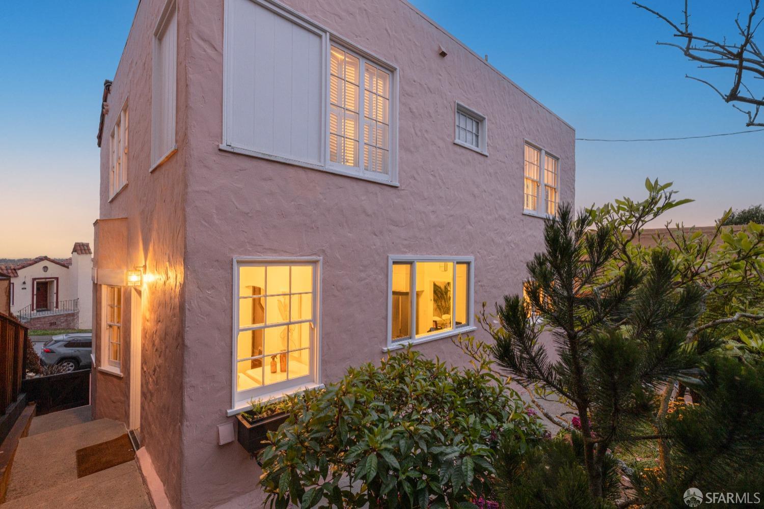 San Francisco, California 94127, United States, 3 Bedrooms Bedrooms, ,3 BathroomsBathrooms,Residential,Pending,101579