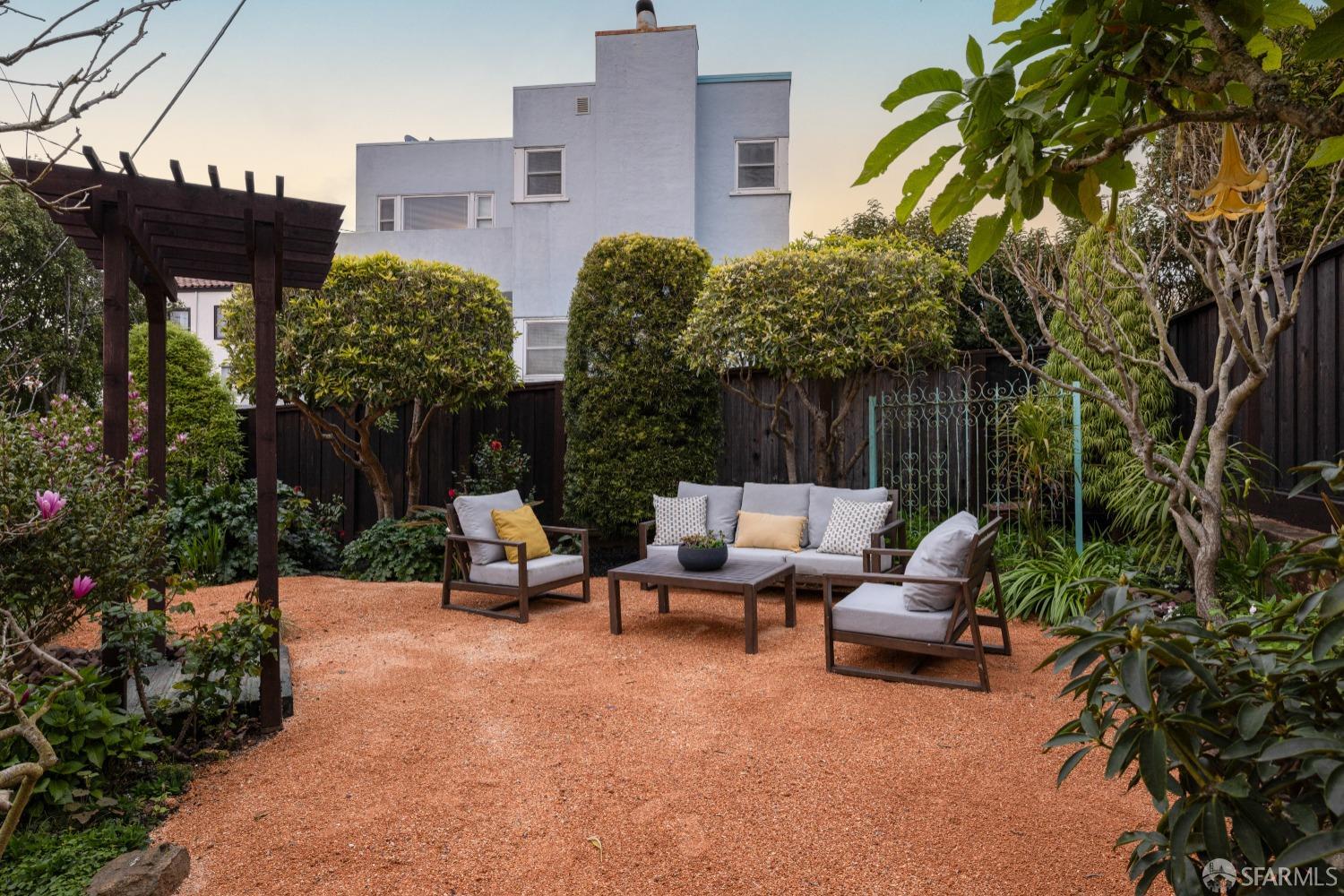 San Francisco, California 94127, United States, 3 Bedrooms Bedrooms, ,3 BathroomsBathrooms,Residential,Pending,101579