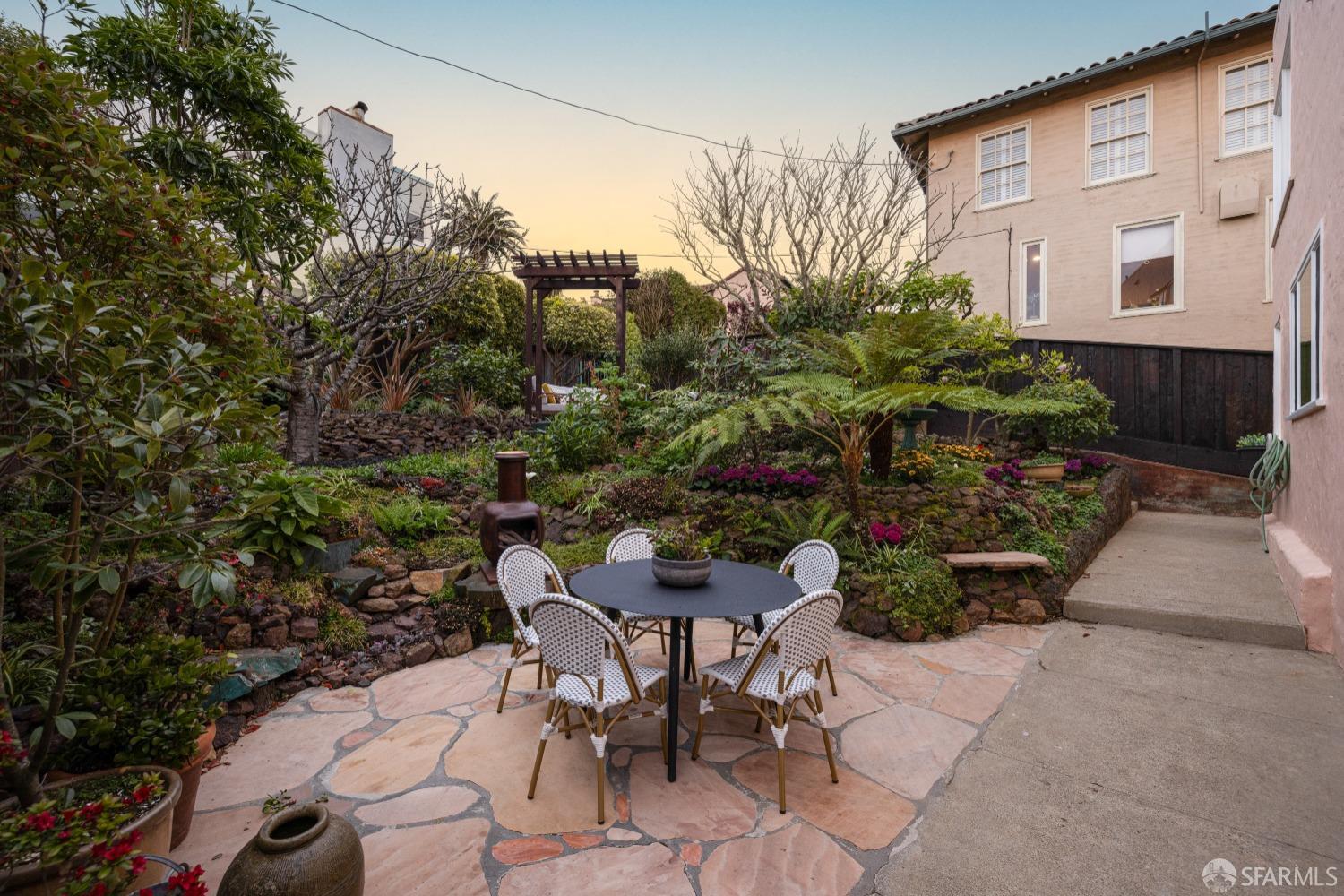 San Francisco, California 94127, United States, 3 Bedrooms Bedrooms, ,3 BathroomsBathrooms,Residential,Pending,101579
