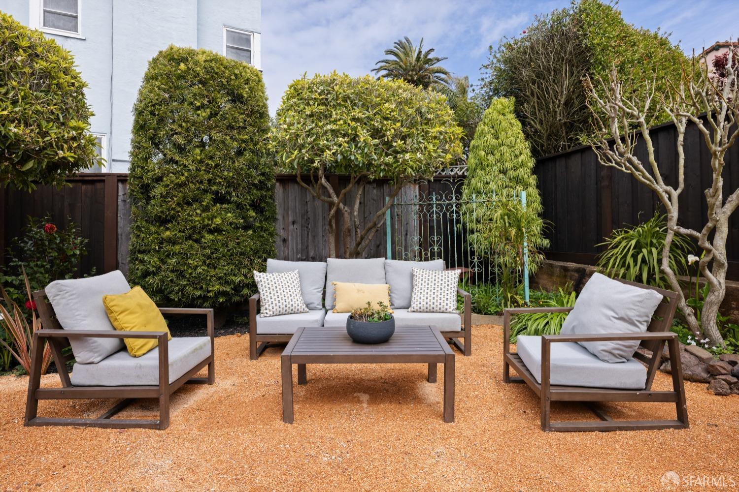 San Francisco, California 94127, United States, 3 Bedrooms Bedrooms, ,3 BathroomsBathrooms,Residential,Pending,101579