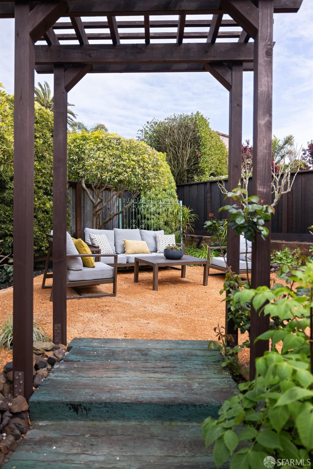 San Francisco, California 94127, United States, 3 Bedrooms Bedrooms, ,3 BathroomsBathrooms,Residential,Pending,101579