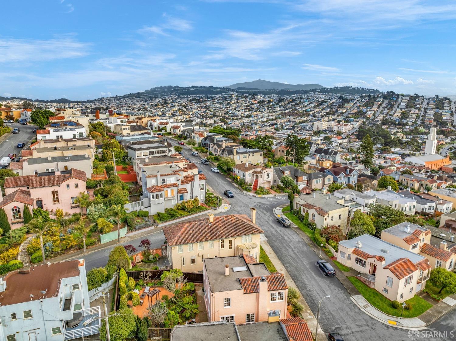 San Francisco, California 94127, United States, 3 Bedrooms Bedrooms, ,3 BathroomsBathrooms,Residential,Pending,101579