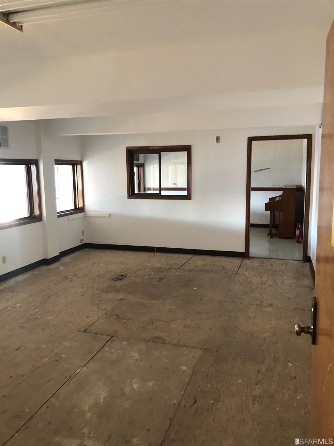 San Francisco, California 94112, United States, ,4 BathroomsBathrooms,Commercial,Contingent,37879