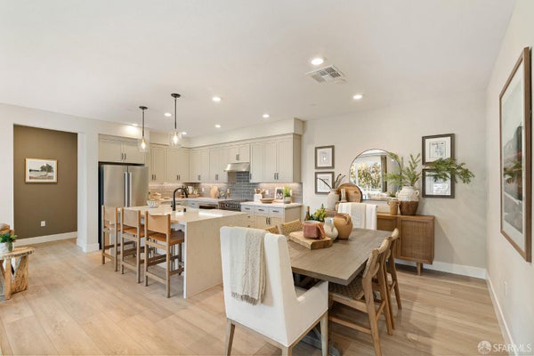 1303 BESRA TER UNIT 9, SUNNYVALE, CA 94087 - Image 5e6b0b9f26fbe81bae87324431a440b6/4022727457