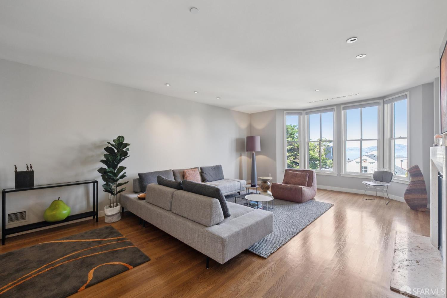 955 Green Street 1