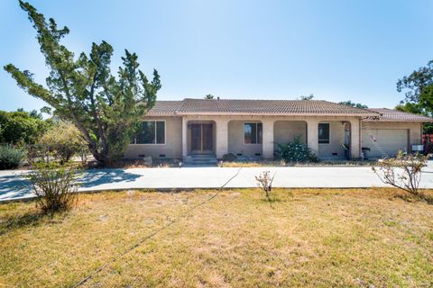 Photo of 16046 Redondo Drive, Tracy, CA 95304 (MLS # 225135352)
