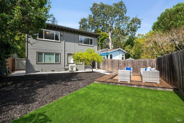 9 MANOR RD, FAIRFAX, CA 94930 - Image 5f2204244d92f4d6b29f2d878d15a41c/1384635961