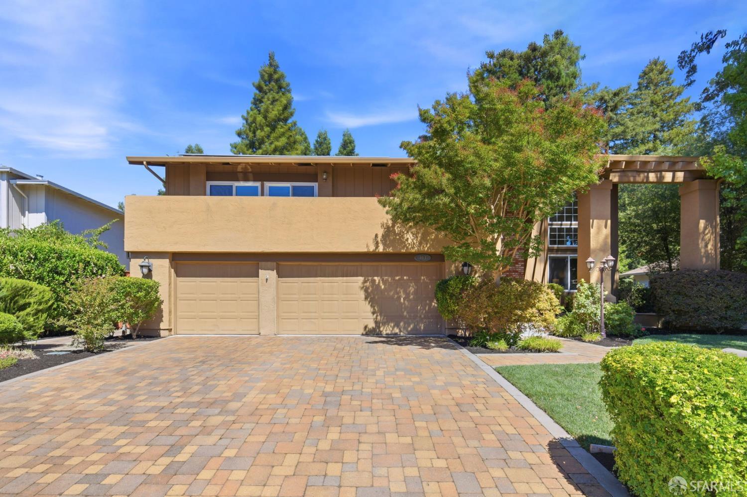 403 San Roberto Place