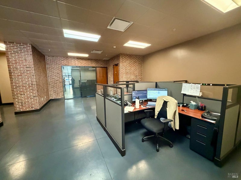 4302 Redwood Highway 200