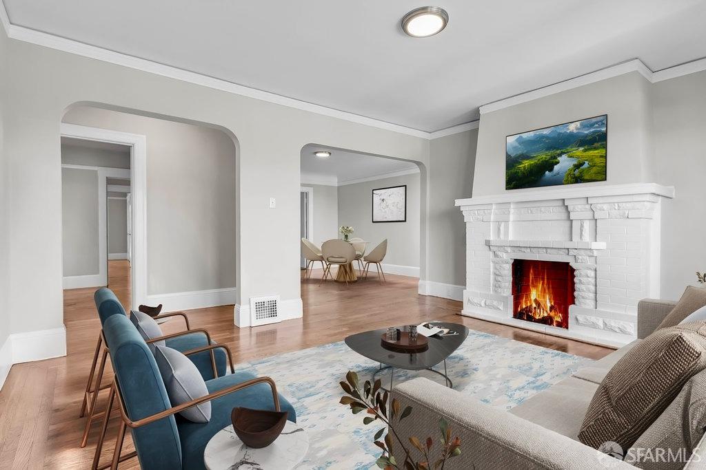 San Francisco, California 94112, United States, 2 Bedrooms Bedrooms, ,1 BathroomBathrooms,Residential,Pending,17650