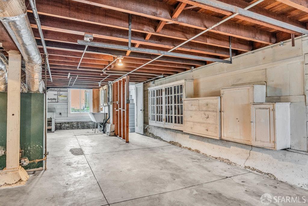 San Francisco, California 94112, United States, 2 Bedrooms Bedrooms, ,1 BathroomBathrooms,Residential,Pending,17650