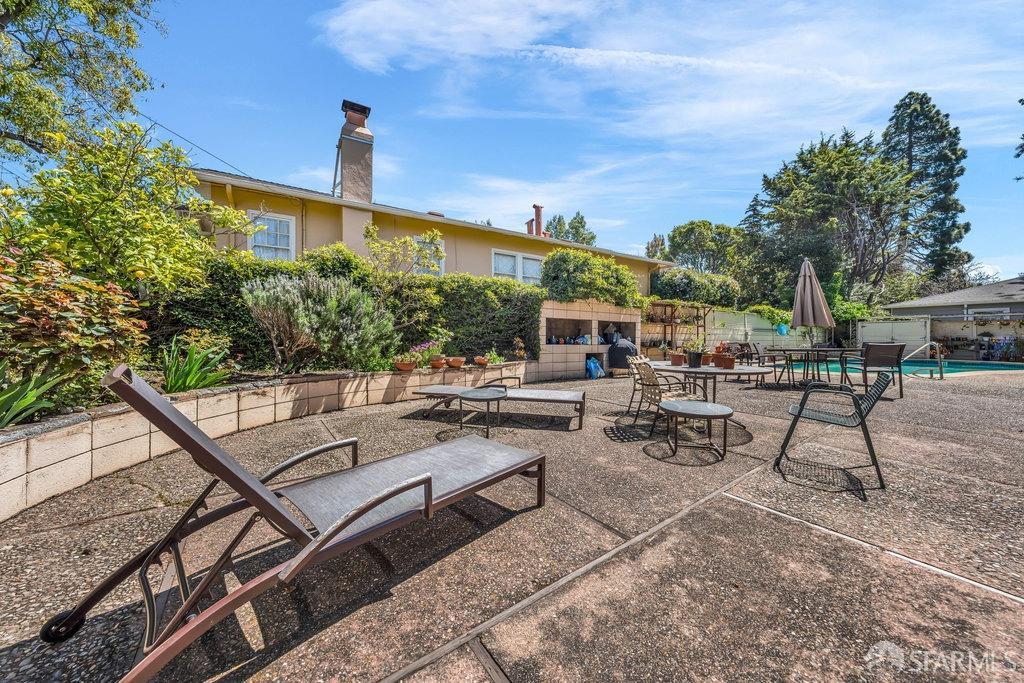 Berkeley, California 94709, United States, 2 Bedrooms Bedrooms, ,2 BathroomsBathrooms,Residential,Active,110834