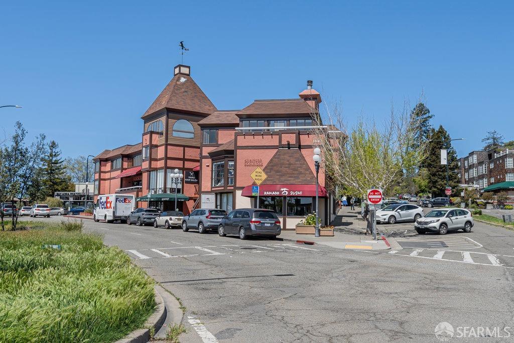 Berkeley, California 94709, United States, 2 Bedrooms Bedrooms, ,2 BathroomsBathrooms,Residential,Active,110834