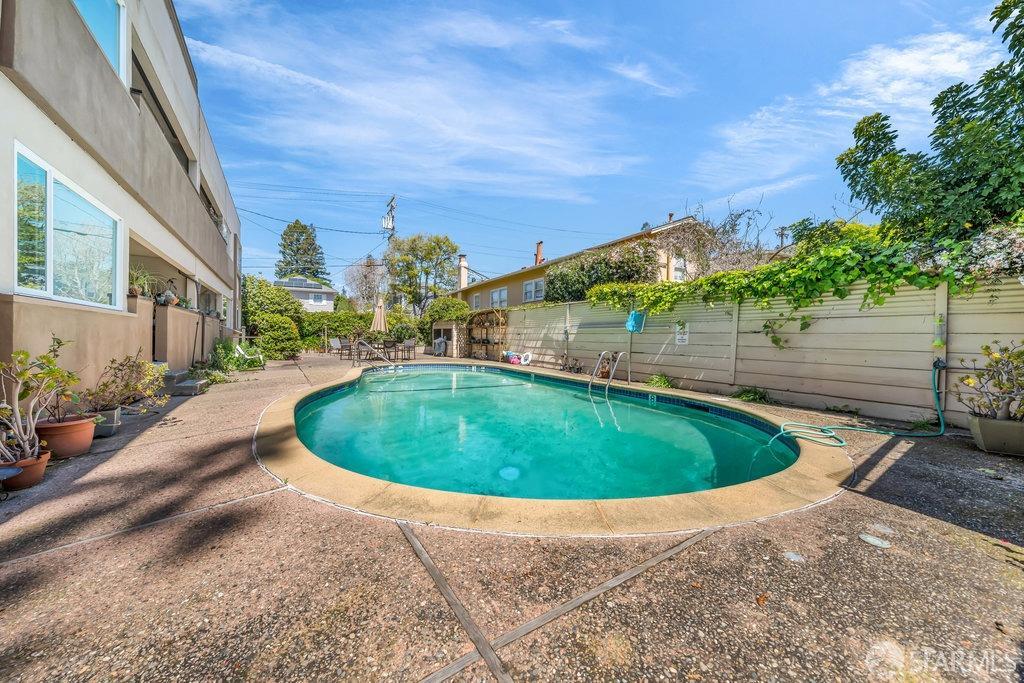 Berkeley, California 94709, United States, 2 Bedrooms Bedrooms, ,2 BathroomsBathrooms,Residential,Active,110834