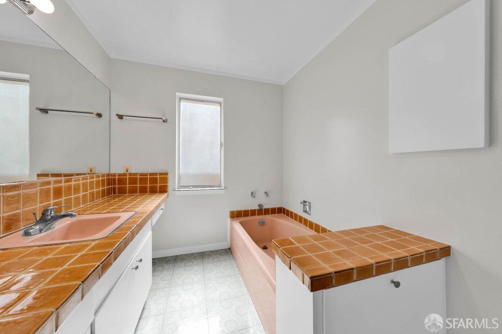 Berkeley, California 94709, United States, 2 Bedrooms Bedrooms, ,2 BathroomsBathrooms,Residential,Active,110834