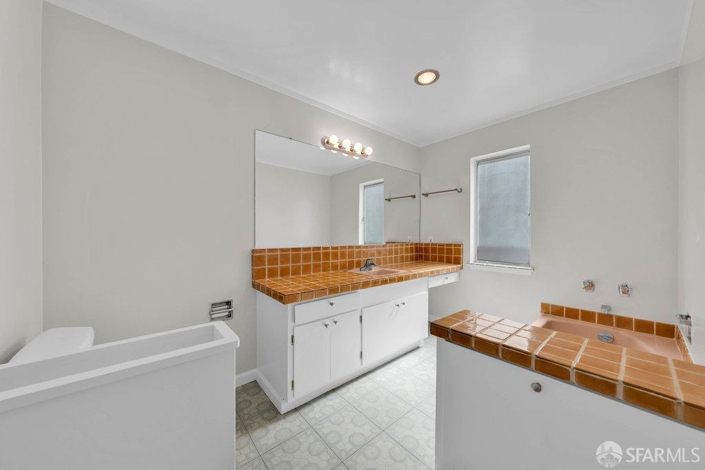 Berkeley, California 94709, United States, 2 Bedrooms Bedrooms, ,2 BathroomsBathrooms,Residential,Active,110834