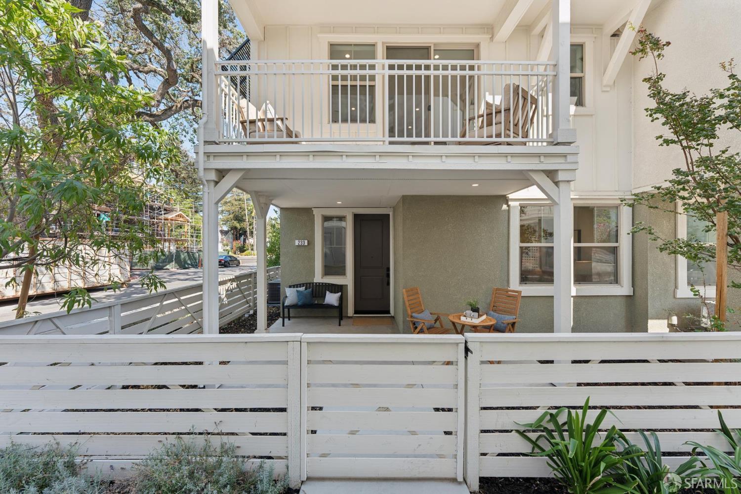 233 Oak Circle