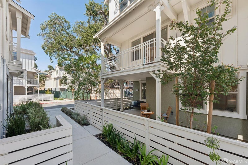 233 Oak Circle
