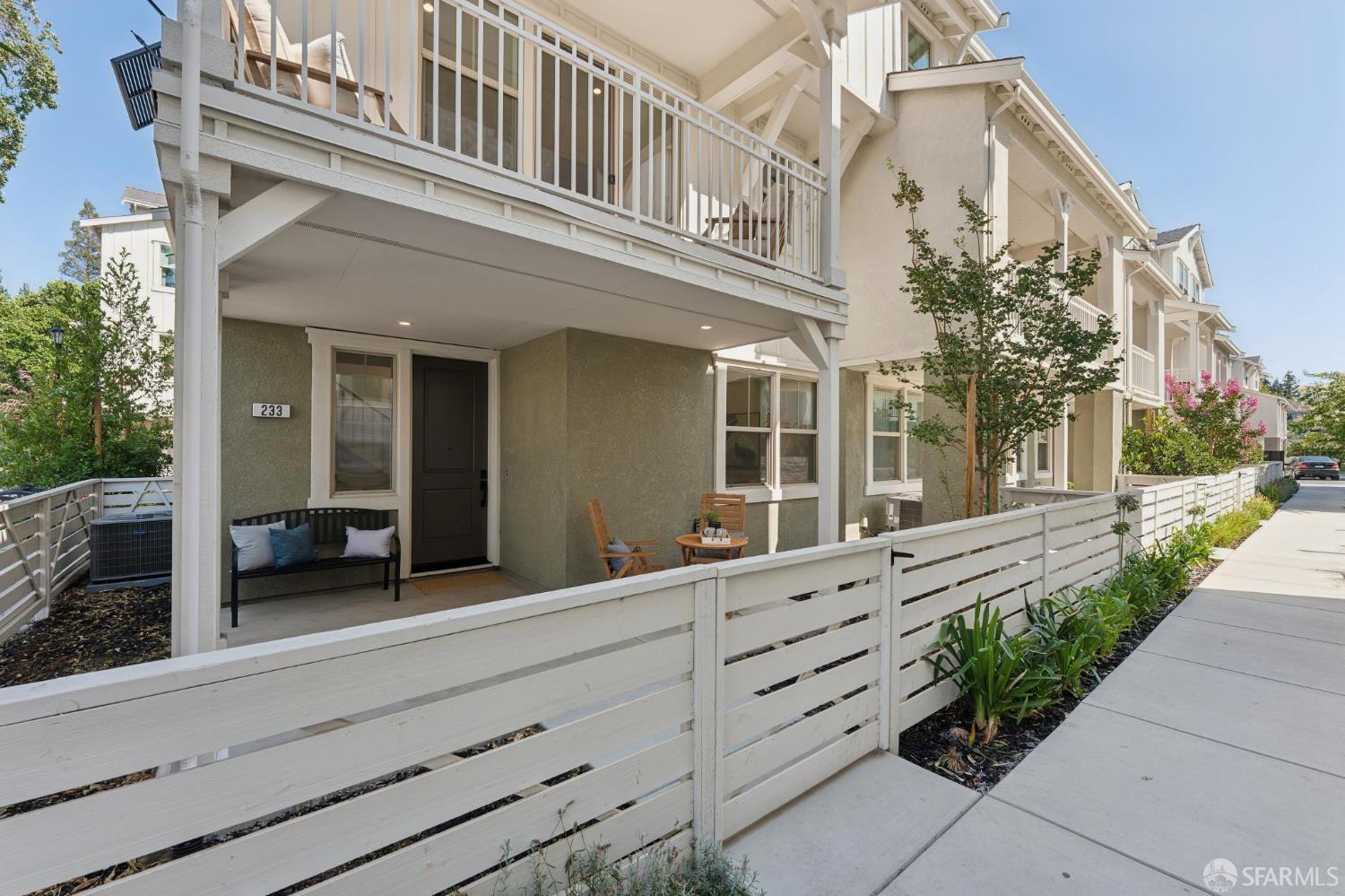 233 Oak Circle