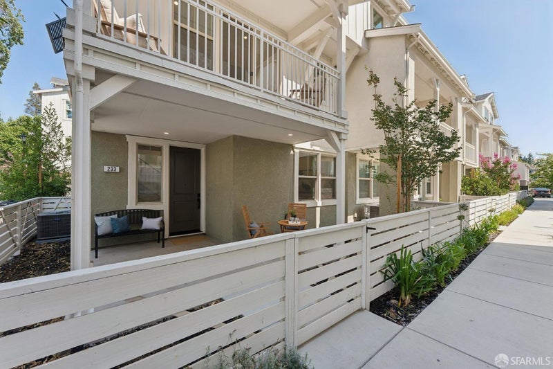 233 Oak Circle