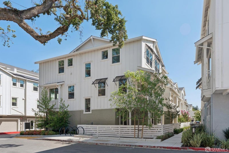 233 Oak Circle