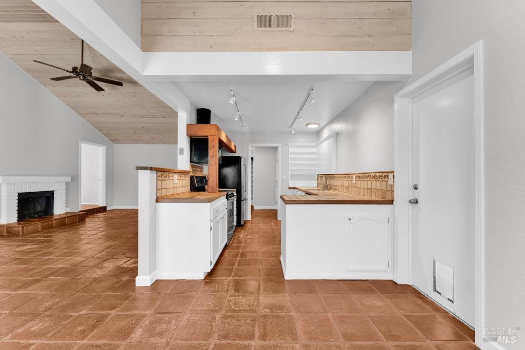 Benicia, California 94510, United States, 2 Bedrooms Bedrooms, ,2 BathroomsBathrooms,Residential,Pending,191483