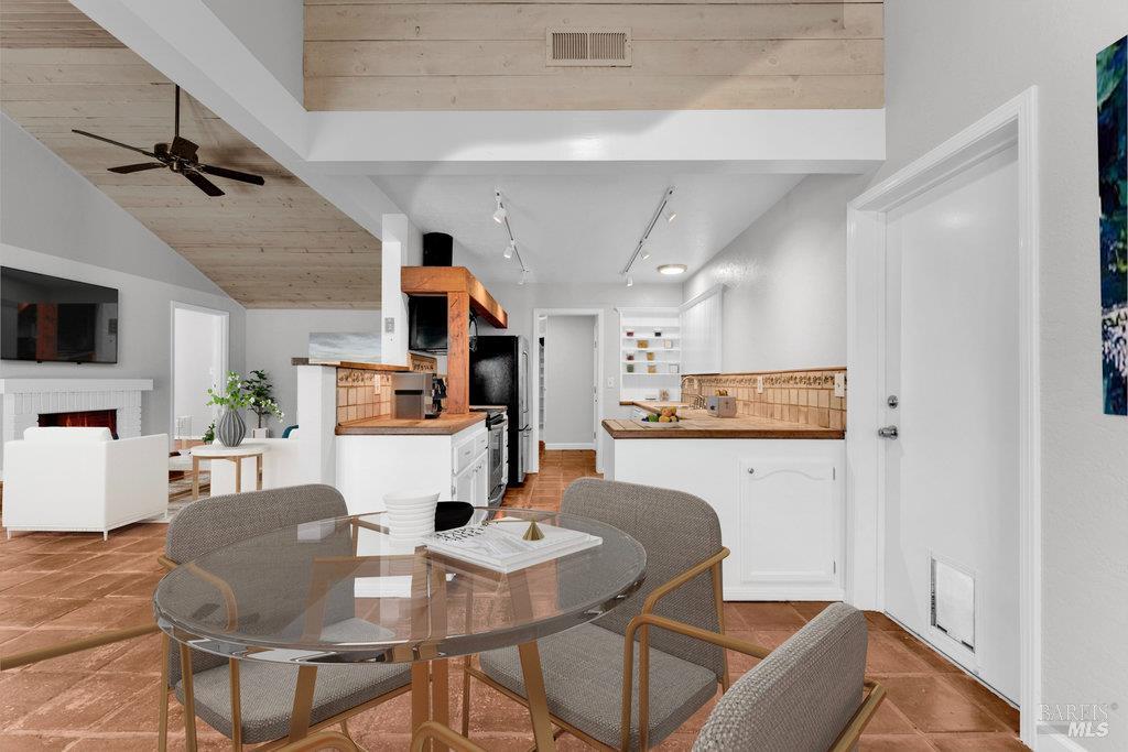 Benicia, California 94510, United States, 2 Bedrooms Bedrooms, ,2 BathroomsBathrooms,Residential,Pending,191483