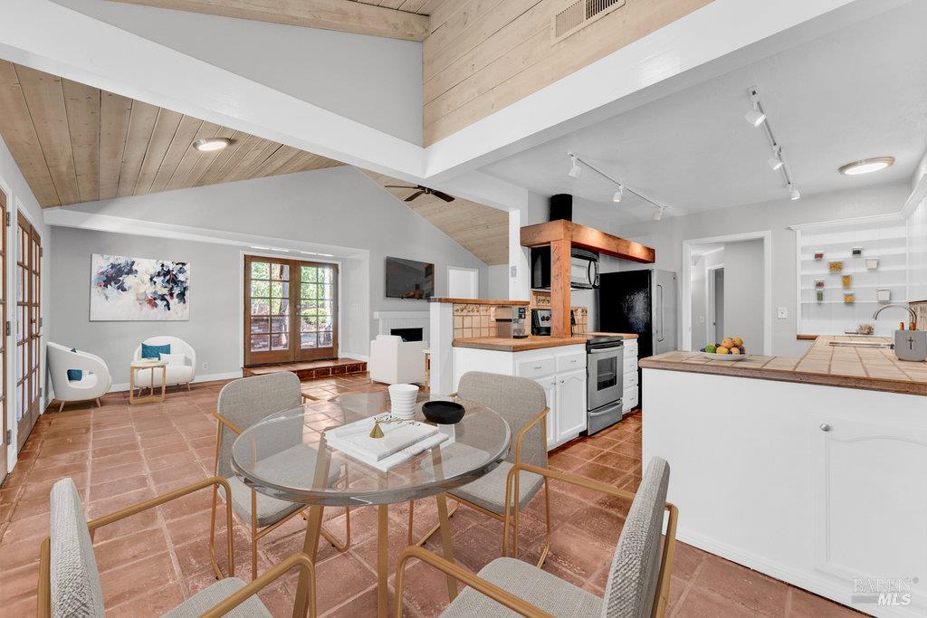 Benicia, California 94510, United States, 2 Bedrooms Bedrooms, ,2 BathroomsBathrooms,Residential,Pending,191483