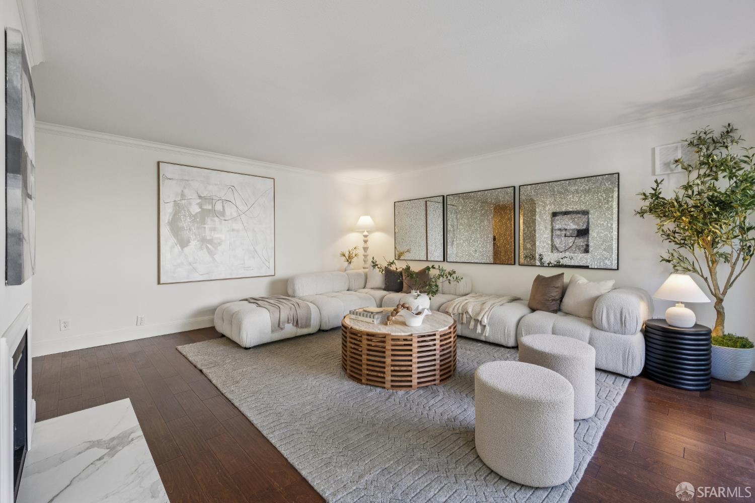 3044 Franklin Street 202