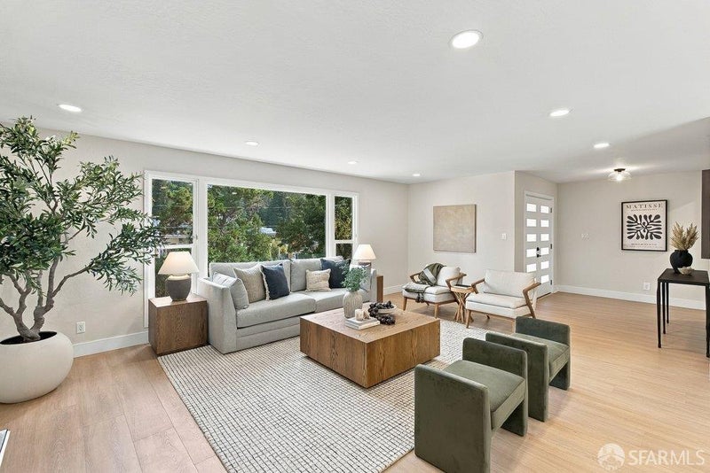 2033 Trafalgar Place