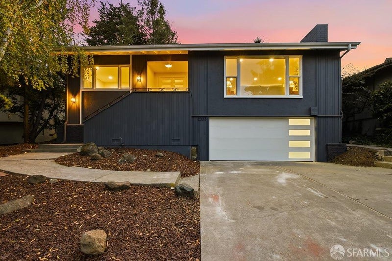 2033 Trafalgar Place