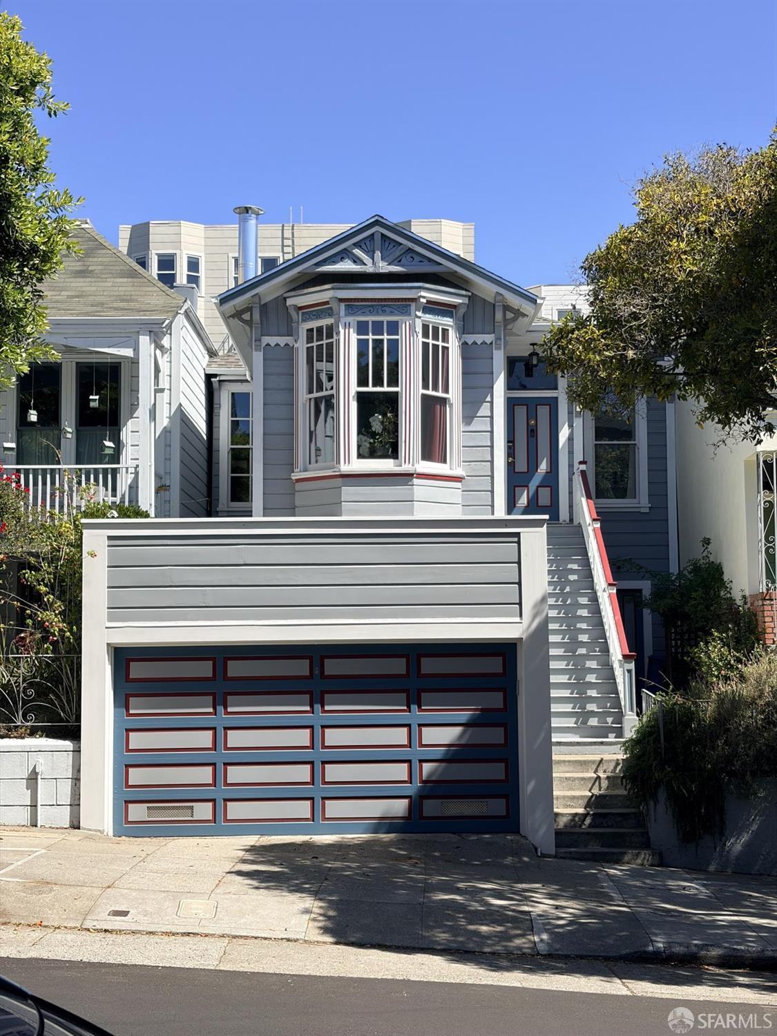3052 Sacramento Street