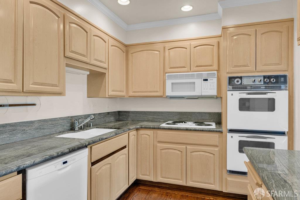 Menlo Park, California 94025, United States, 3 Bedrooms Bedrooms, ,2 BathroomsBathrooms,Residential,Active,232405