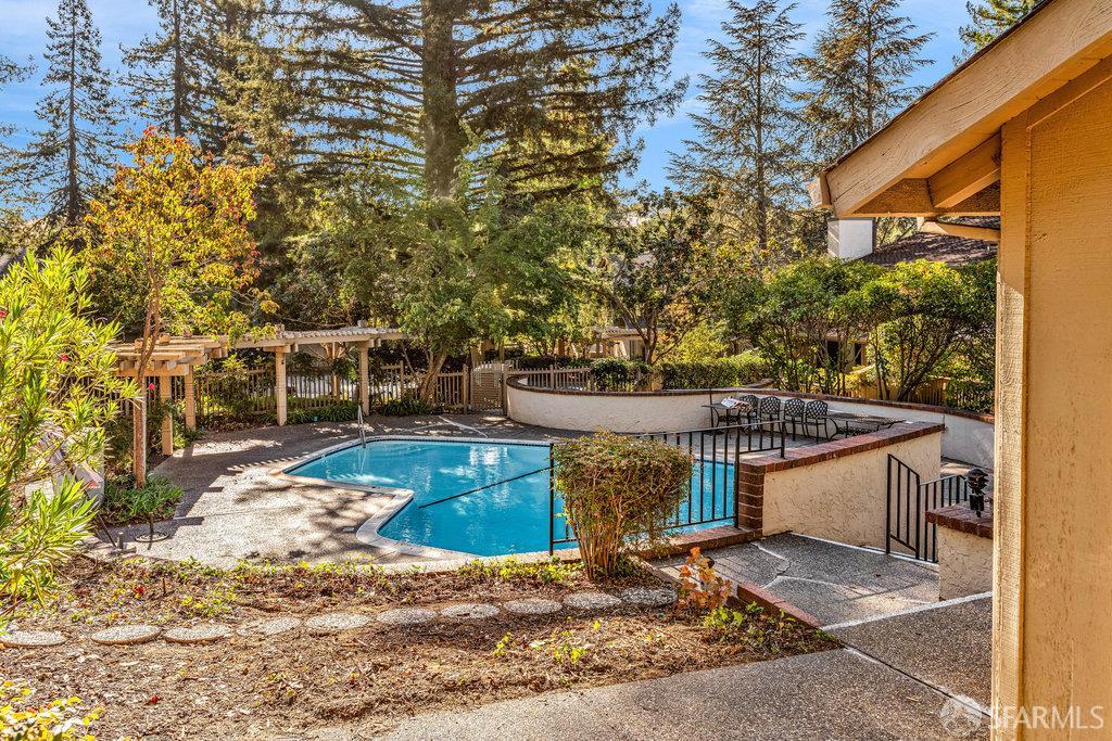 Menlo Park, California 94025, United States, 3 Bedrooms Bedrooms, ,2 BathroomsBathrooms,Residential,Active,232405