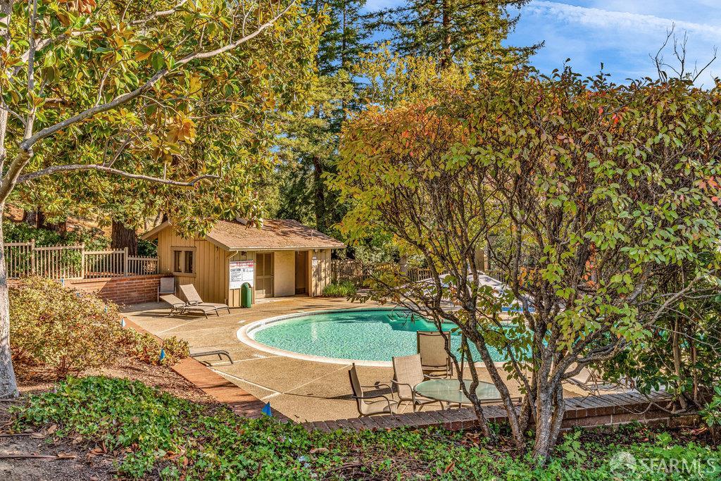 Menlo Park, California 94025, United States, 3 Bedrooms Bedrooms, ,2 BathroomsBathrooms,Residential,Active,232405