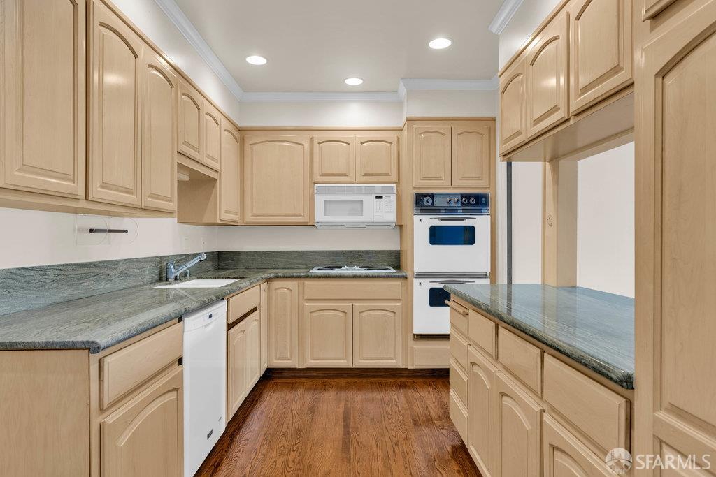 Menlo Park, California 94025, United States, 3 Bedrooms Bedrooms, ,2 BathroomsBathrooms,Residential,Active,232405