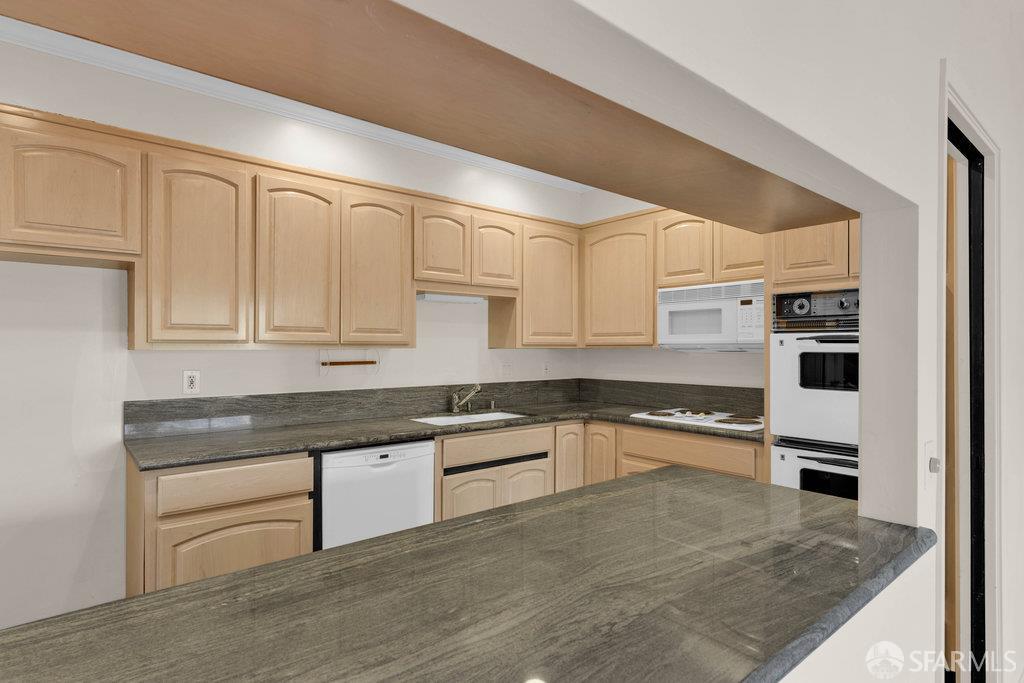 Menlo Park, California 94025, United States, 3 Bedrooms Bedrooms, ,2 BathroomsBathrooms,Residential,Active,232405