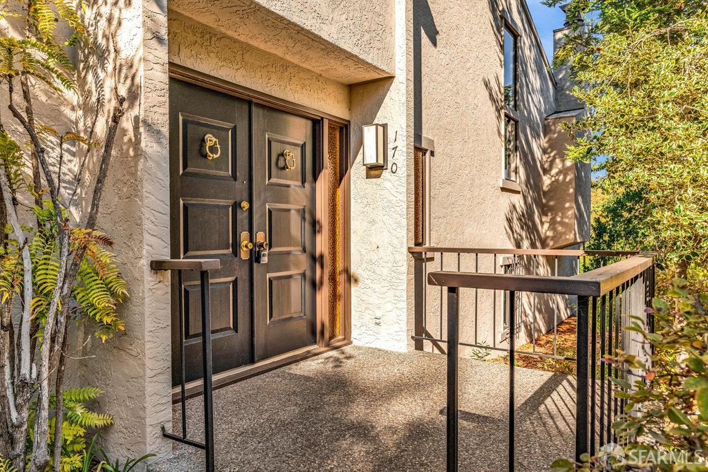 Menlo Park, California 94025, United States, 3 Bedrooms Bedrooms, ,2 BathroomsBathrooms,Residential,Active,232405