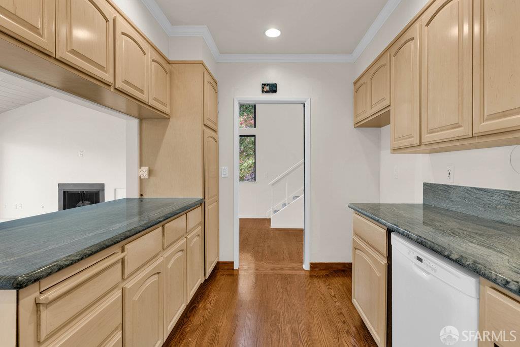 Menlo Park, California 94025, United States, 3 Bedrooms Bedrooms, ,2 BathroomsBathrooms,Residential,Active,232405